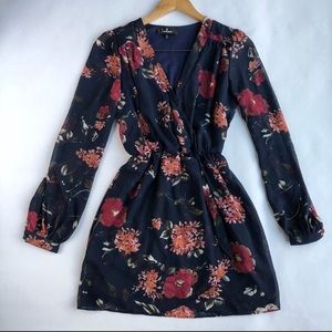 Lulu’s small floral dress in excellent condition!